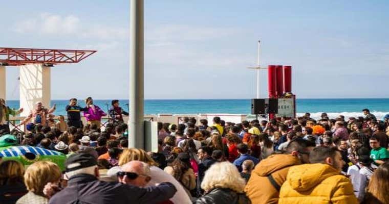 El Ayuntamiento de Cádiz convierte la Batalla de Coplas del Paseo en el Paseo del Carnaval. Conoce la programación