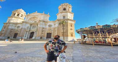 "El jefe de Cádiz": Salvatore Esposito, actor de 'Gomorra', de vacaciones en la Tacita de Plata