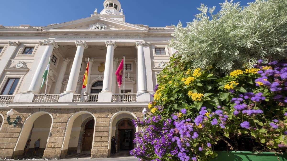 Fachada del Ayuntamiento de Cádiz.