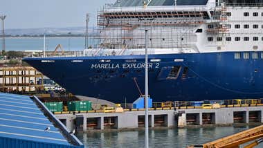 Sofocado un incendio producido en un crucero en reparación en el astillero de Cádiz
