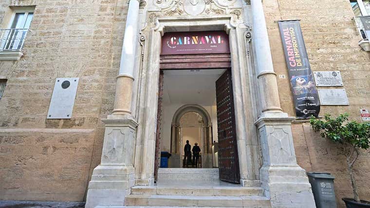 Entrada a la casa del Carnaval