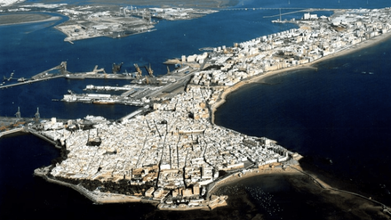 Cádiz destaca entre las capitales con mayor densidad de población de España