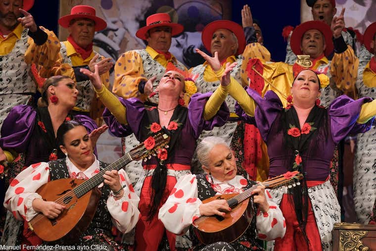 La chirigota 'El baúl de la piquer' en el Gran Teatro Falla
