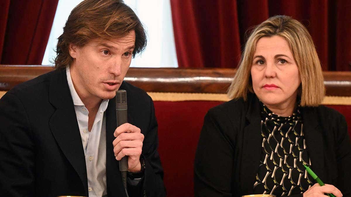 El cuarto teniente de alcalde del Ayuntamiento de Cádiz, Pablo Otero en una intervención en el Pleno