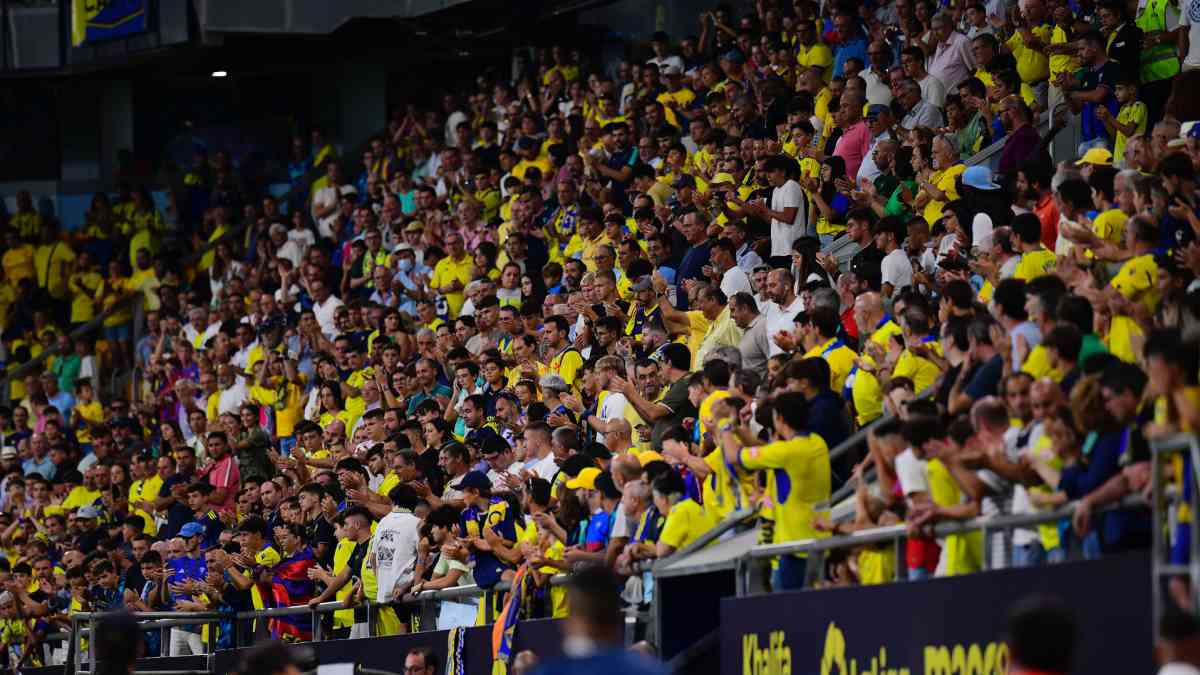 La afición cadista, en la grada del Nuevo Mirandilla en el Cádiz-Barcelona de la pasada temporada.