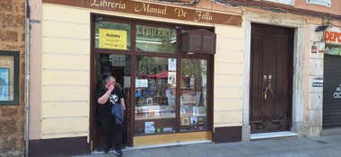 La emblemática librería Manuel de Falla inicia este miércoles una nueva etapa