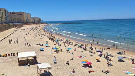 Comienza la temporada alta de playas en Cádiz sin algunos servicios