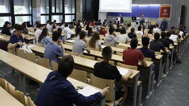 La selectividad y los exámenes a los estudiantes.