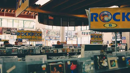 ¡Disfruta de tu música al estilo retro y grábala en un CD!