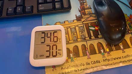 Riesgos Laborales acude a la Oficina de Turismo de Cádiz en la Avenida por la falta de aire acondicionado