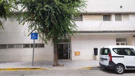 Concentración de Marea Blanca por el cierre de las Urgencias del Centro de Salud de la Barriada de la Paz de Cádiz