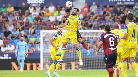 El Cádiz CF sigue haciendo hueco en su plantilla a tres días del cierre de mercado