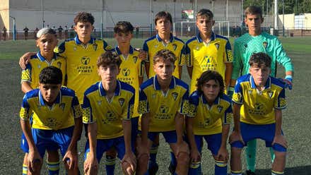 Gran gesto de deportividad del Cádiz CF infantil A tras marcar un gol con un rival lesionado