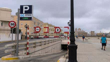 Imagen del acceso al aparcamiento del Campo del Sur, gestionado por Emasa.