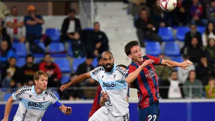 Un Cádiz CF en descomposición naufraga ante la SD Huesca (3-1)