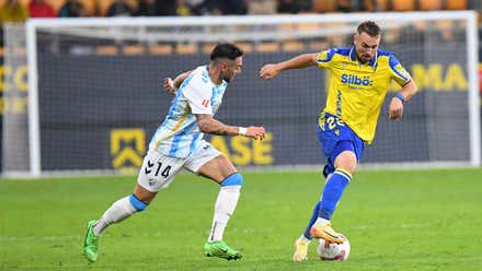 La crónica del Cádiz CF-Málaga CF (2-2) de Vera Luque: Con la cara 'partía' y el chubasquero seco