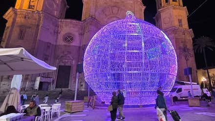 El mapa del alumbrado navideño de Cádiz: 65 calles y 22 plazas iluminadas desde hoy