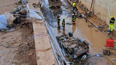 Bomberos de Cádiz realizan casi un millar de actuaciones en la 'zona cero' de la DANA en Valencia