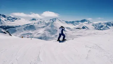 Cómo planear unas vacaciones de esquí perfectas en los Alpes franceses