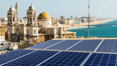Ayudas para instalar placas solares en Cádiz, un impulso hacia la Sostenibilidad
