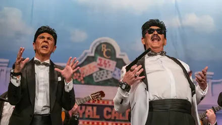 La chirigota 'Los James Bond que da gloria verlos' en semifinales del COAC 2025
