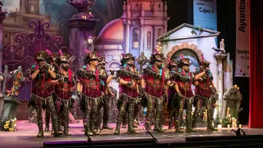 La comparsa 'El cementerio' en el Gran Teatro Falla