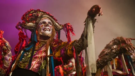 La comparsa 'Los del otro barrio' en el Gran Teatro Falla