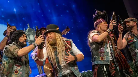 La chirigota 'Los butaneros, una chirigota de CAICDC' en el Gran Teatro Falla