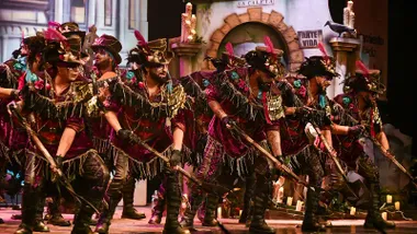 La comparsa 'El Cementerio' en el Gran Teatro Falla