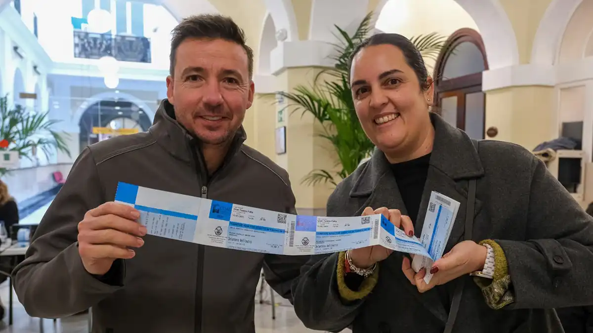 El sprint por las entradas del COAC: frío, carreras y una cola que no dejaba de crecer