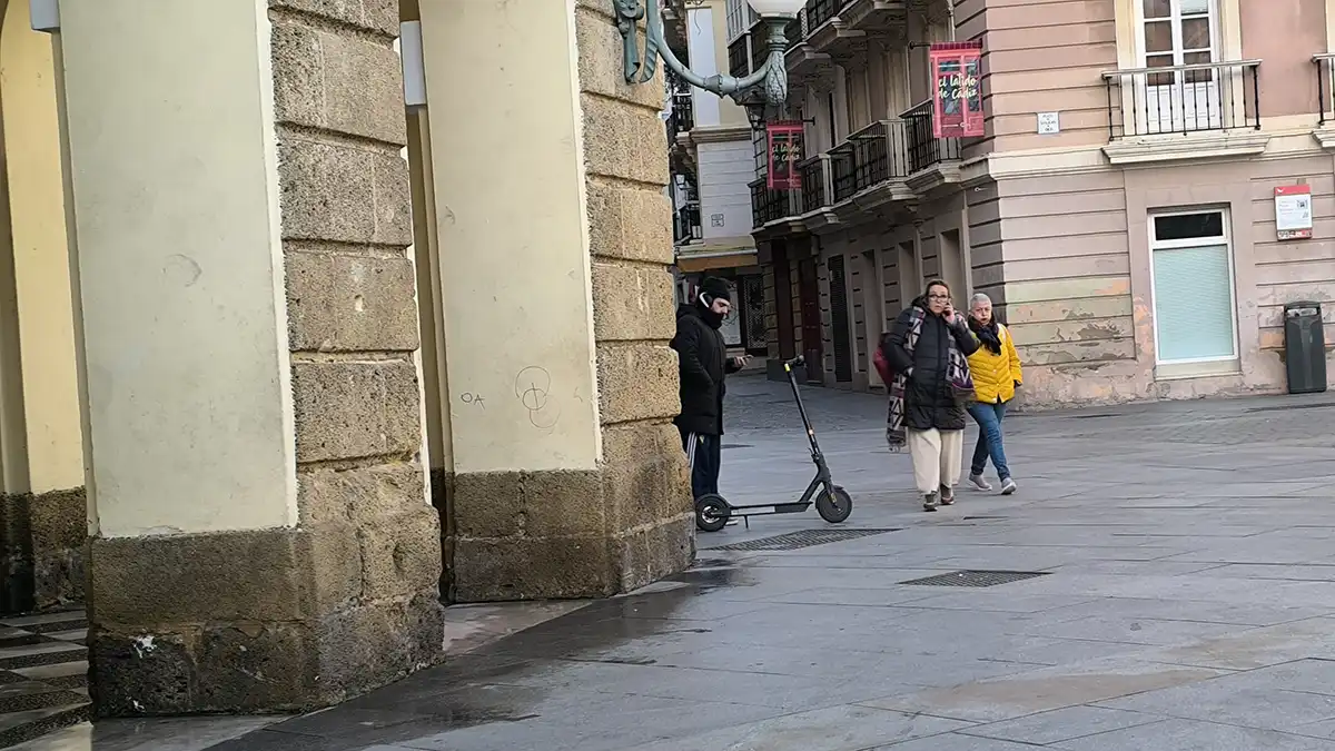 El sprint por las entradas del COAC: frío, carreras y una cola que no dejaba de crecer