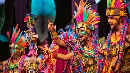 La tribu comparsa