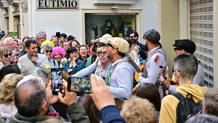 Algunas callejeras tratan de ampliar el Carnaval Chico también al sábado