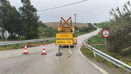Incidencias en las carreteras de Cádiz por el temporal: cortes y circulación con precaución