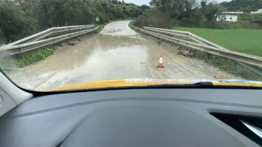 El temporal Jana mantiene cortadas cinco carreteras en Cádiz y deja otras seis con circulación restringida