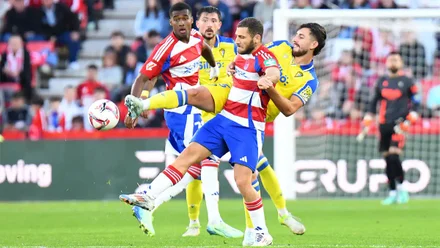 El Cádiz CF recibe a un Granada CF con lo justo para seguir mirando de reojo la zona alta