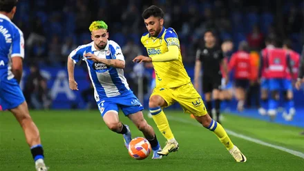 El Cádiz CF cae ante el Dépor y ya solo le queda sellar la permanencia cuanto antes