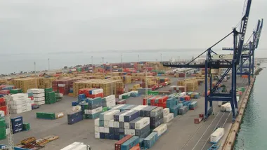 Contenedores en el puerto de Cádiz