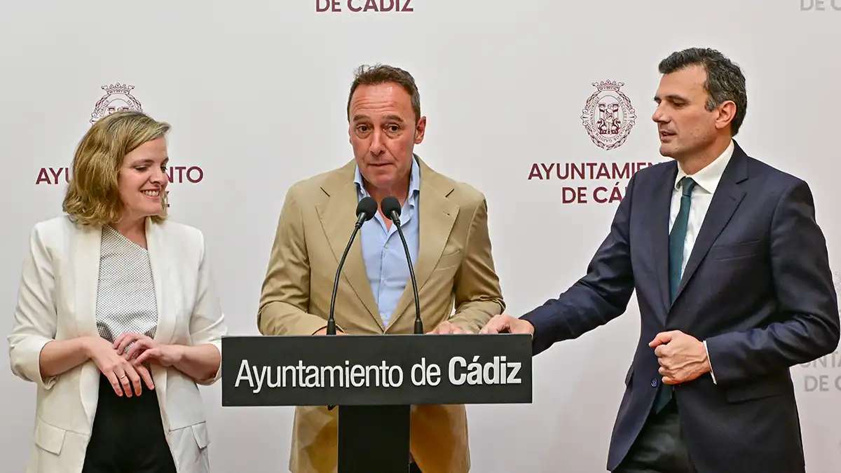El primer teniente de alcalde de Cádiz José Manuel Cossi en rueda de prensa