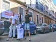 La 'aldea gala' de resistencia vecinal escenifica su lucha contra la presión inmobiliaria junto al Teatro Falla