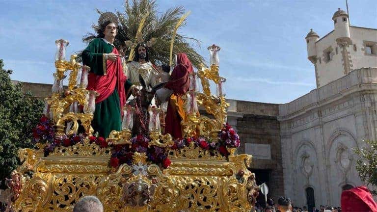 El Despojado se queda finalmente en la Catedral y la Sagrada Cena se vuelve nada más salir
