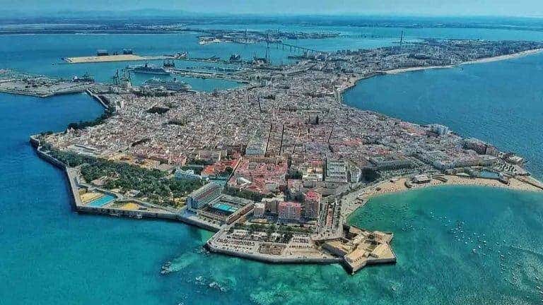 María Iglesias presenta hoy la novela 'Horizonte' en el Aulario la Bomba de Cádiz a las 19:00 horas
