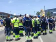 Comienzan la movilizaciones del metal en Cádiz: trabajadores de la industria auxiliar cortan la Carrtera Industrial