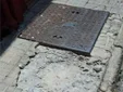 Denuncian el deterioro de la calle Doctor Cobos en San Fernando tras una nueva caída de una vecina