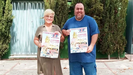 La delegada de Deportes, Luisa Fernández, y José Manuel Alcedo de los Reyes, coordinador deportivo del CD Don Bosco 88 Rota.