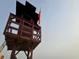 El Ayuntamiento de Cádiz iza la bandera roja y prohíbe el baño en todas las playas salvo en La Caleta