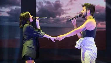 Camilo y Evaluna en el escenario del Concert Music Festival de Chiclana en 2021, una visita que el artista recuerda como el inicio simbólico de su vida familiar.