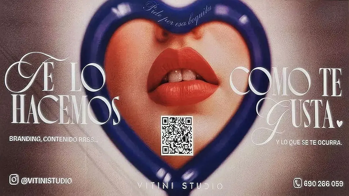 Cartel que muestra una boca de una chica en el interior de un corazón azul y mensajes sugerentes.