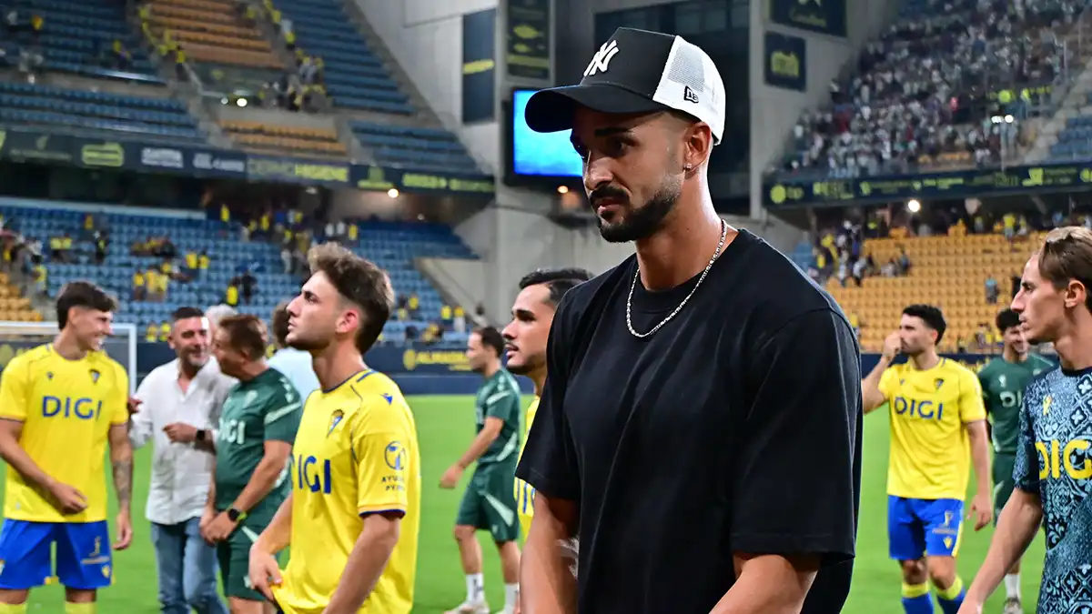 El Cádiz CF confirma la marcha de Chris Ramos en una operación que arroja muchas dudas