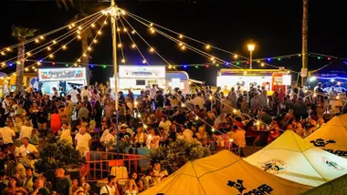 Carpas y luces en el Festival Gastronómico-Musical de Chipiona.
